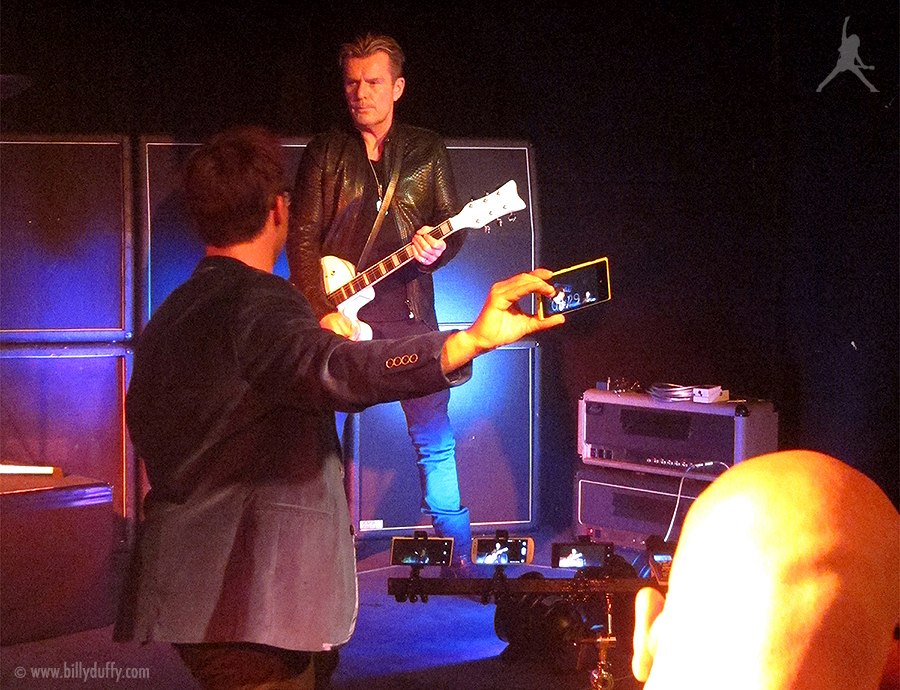 Billy Duffy filming the Nokia challenge 900