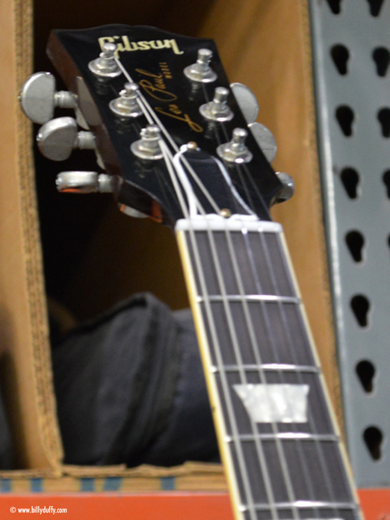 The headstock of Billys Gibson Custom Shop Les Paul