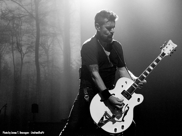 Billy Duffy and his Gretsch Falcon