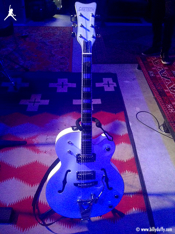 GRETSCH G7593T BILLY DUFFY FALCON in the studio