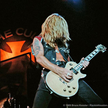 Billy & his Les Paul on the ‘Sonic Temple’ Tour – 1989